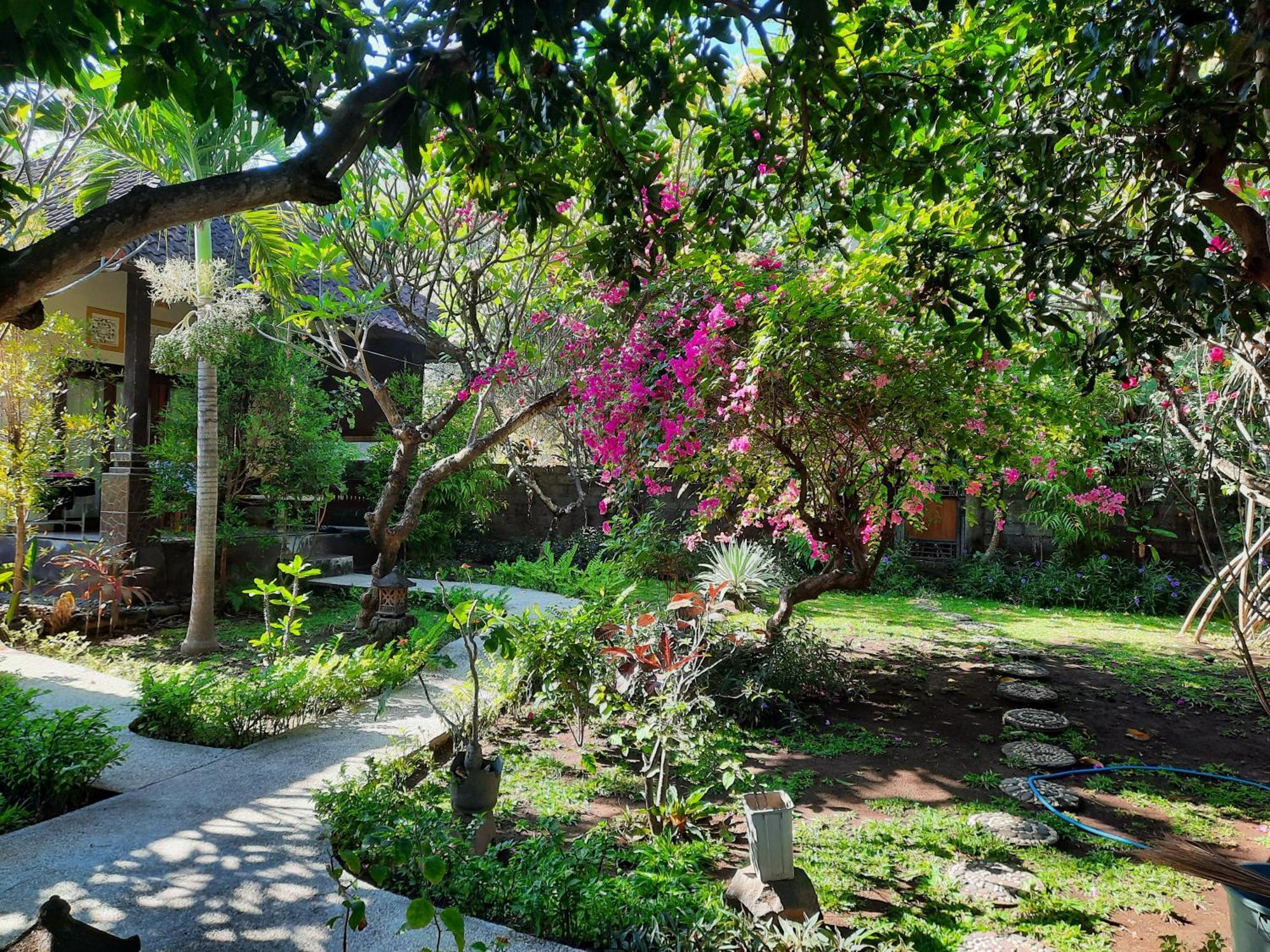 Kirana Homestay Amed Exterior foto