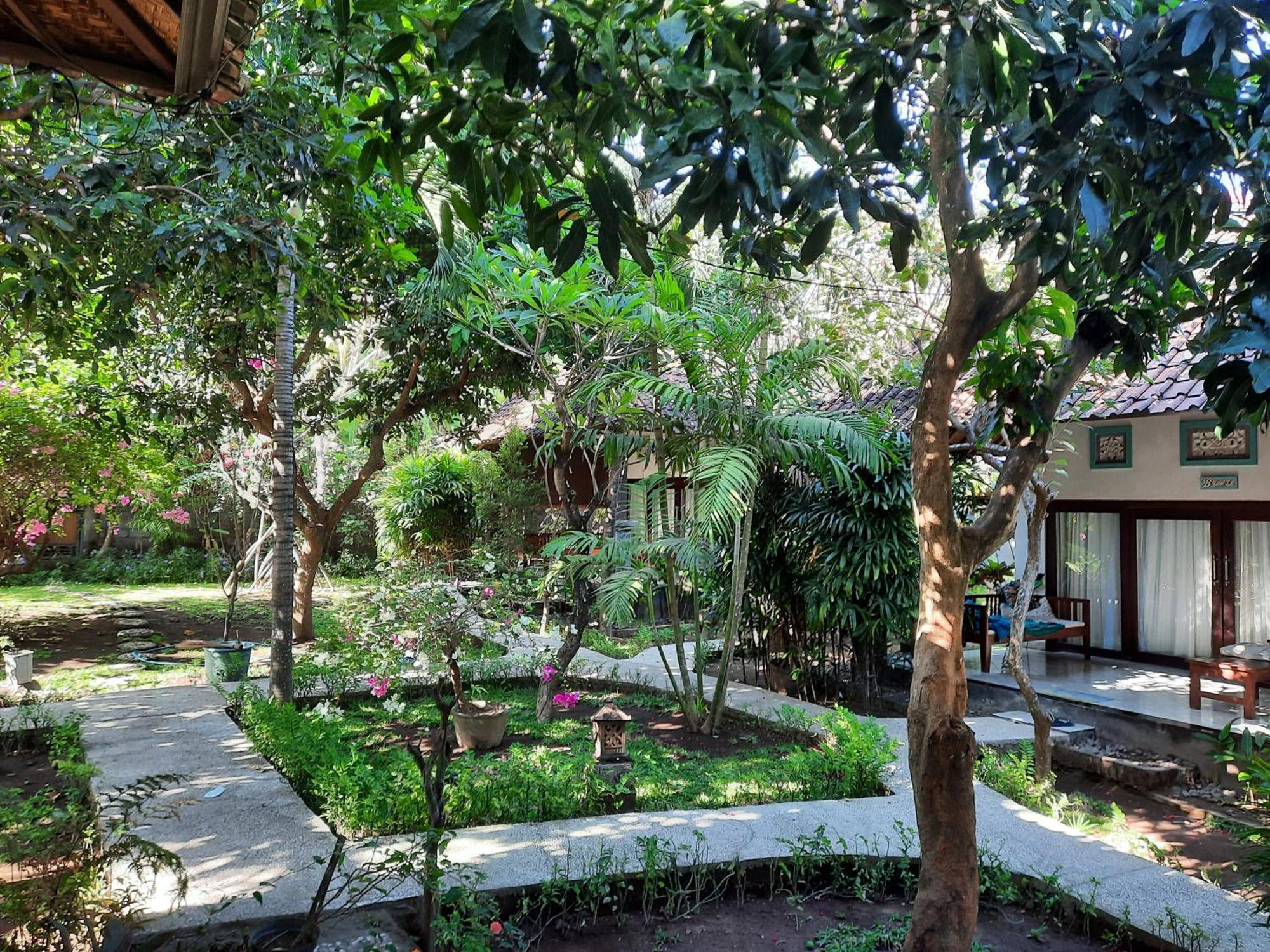 Kirana Homestay Amed Exterior foto